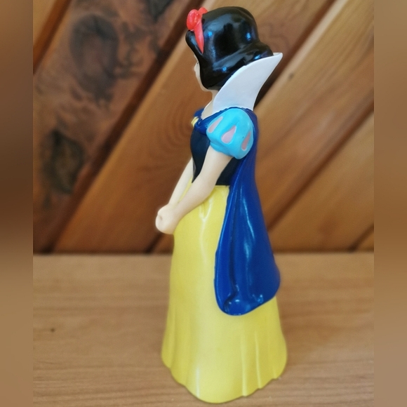 Snow White Doll Bank - Picture 2 of 5